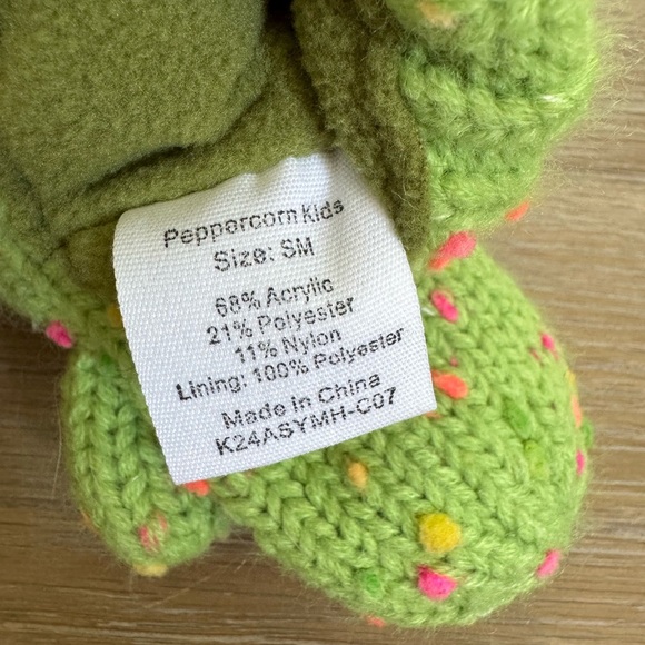 Peppercorn Kids kids green speckled cable knit hand mittens size s/m 2T 3T - Picture 3 of 4